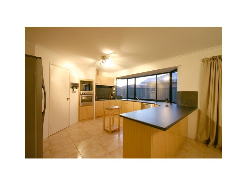 21 Carlingford Drive, Port Kennedy WA 6172