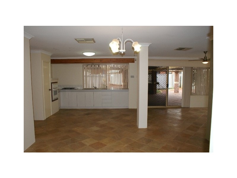 8 Cork Place, Warnbro WA 6169