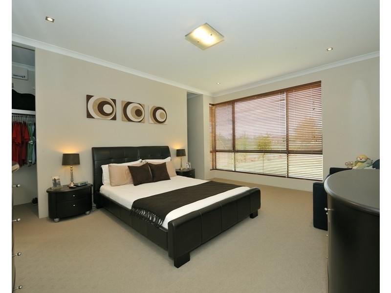 8 Oceanrunner Bvd, Shoalwater WA 6169