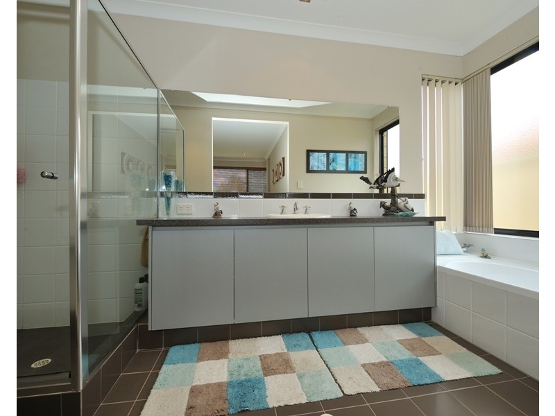 8 Oceanrunner Bvd, Shoalwater WA 6169