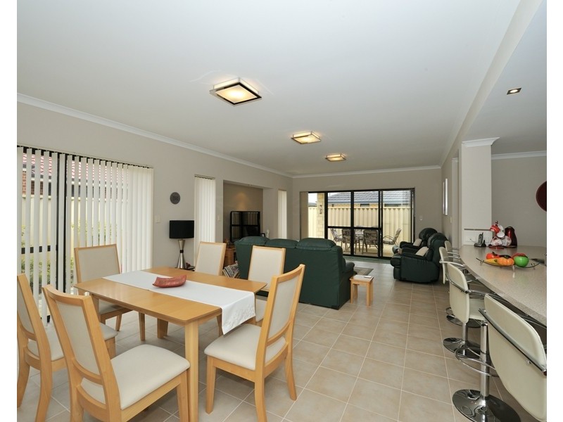 8 Oceanrunner Bvd, Shoalwater WA 6169