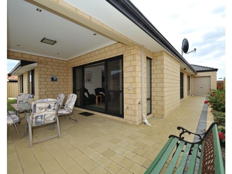 8 Oceanrunner Bvd, Shoalwater WA 6169
