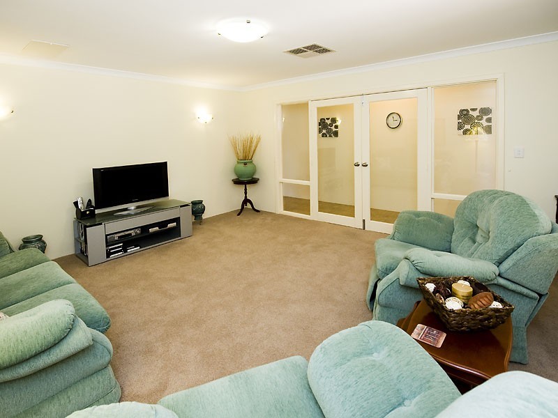 24 Tangier Parkway, Port Kennedy WA 6172
