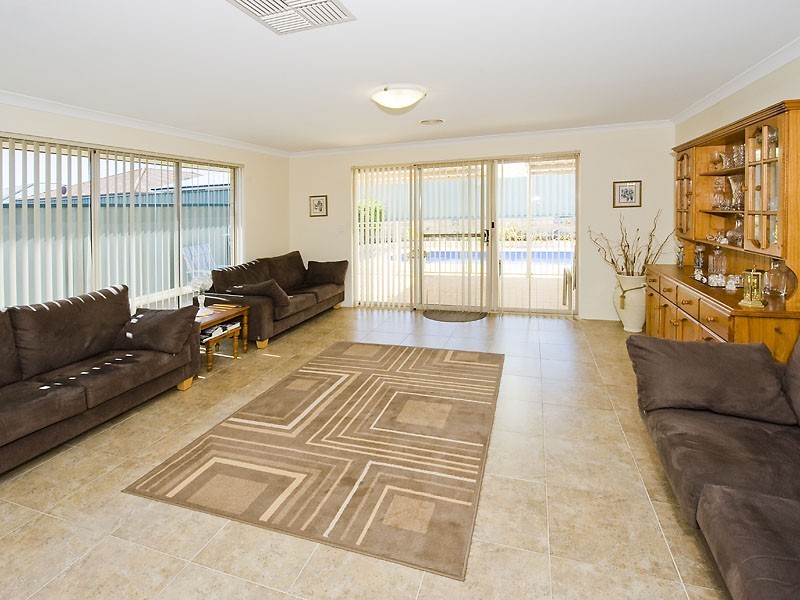 24 Tangier Parkway, Port Kennedy WA 6172