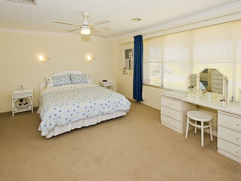 24 Tangier Parkway, Port Kennedy WA 6172