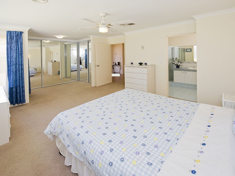 24 Tangier Parkway, Port Kennedy WA 6172