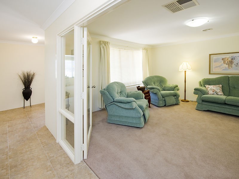 24 Tangier Parkway, Port Kennedy WA 6172