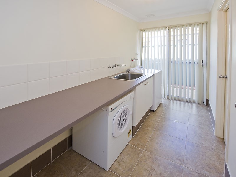 24 Tangier Parkway, Port Kennedy WA 6172