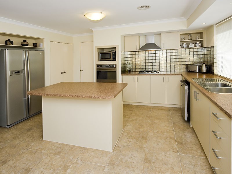 24 Tangier Parkway, Port Kennedy WA 6172