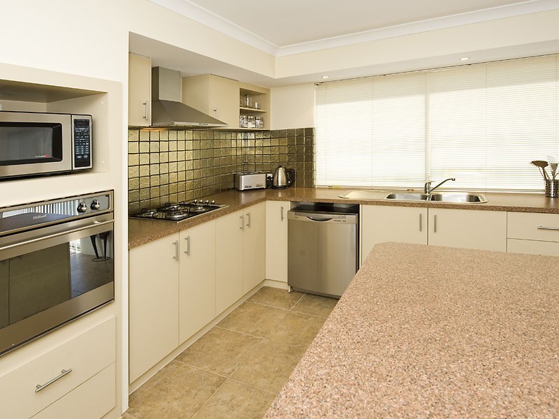 24 Tangier Parkway, Port Kennedy WA 6172