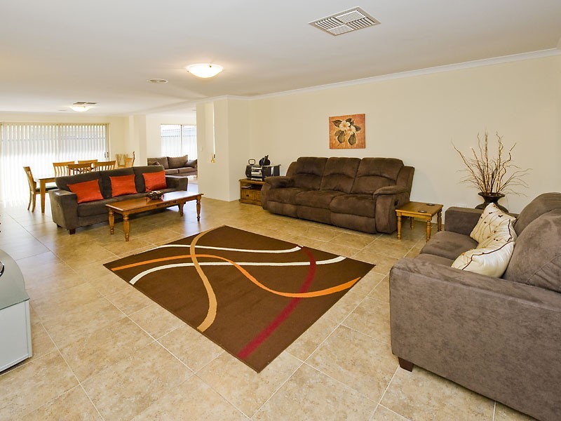 24 Tangier Parkway, Port Kennedy WA 6172
