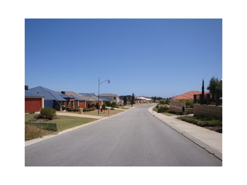 36 Bancoura Pwy, Secret Harbour WA 6173