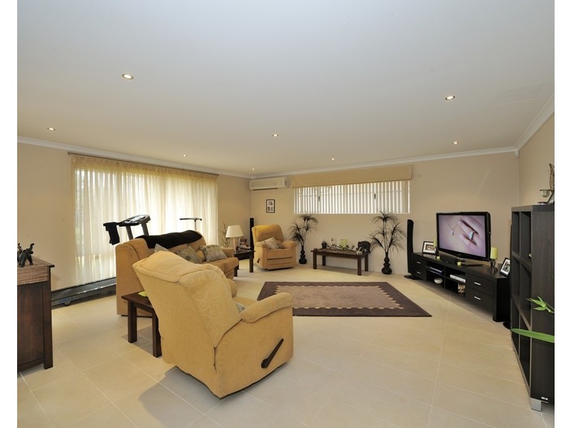 41  Arrowwood Loop, Secret Harbour WA 6173