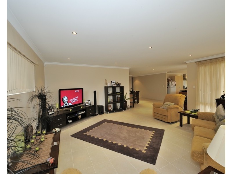 41  Arrowwood Loop, Secret Harbour WA 6173