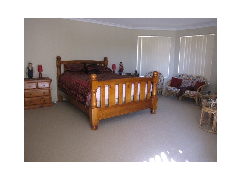 33 Boyle Avenue, Rockingham WA 6168