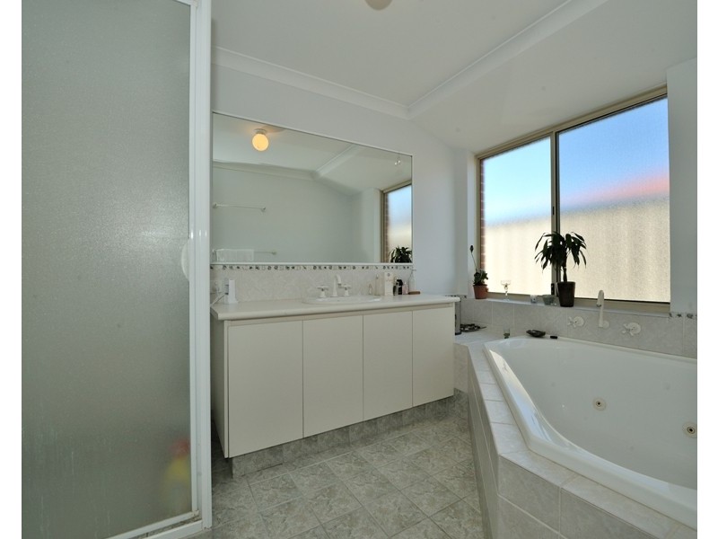 4 Dunkirk Court, Port Kennedy WA 6172