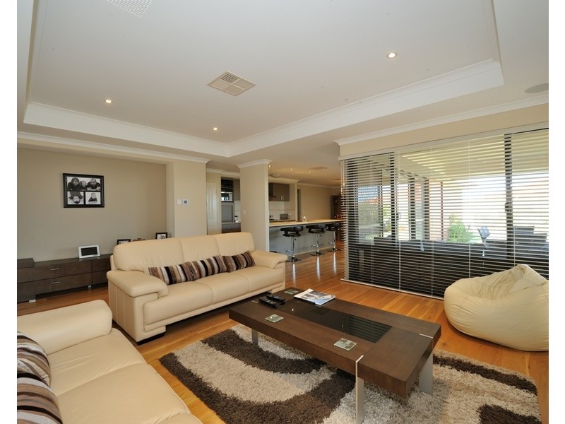 8 Oxenholme Way, Waikiki WA 6169