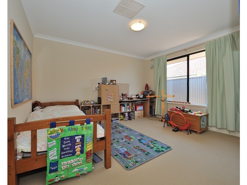 8 Oxenholme Way, Waikiki WA 6169