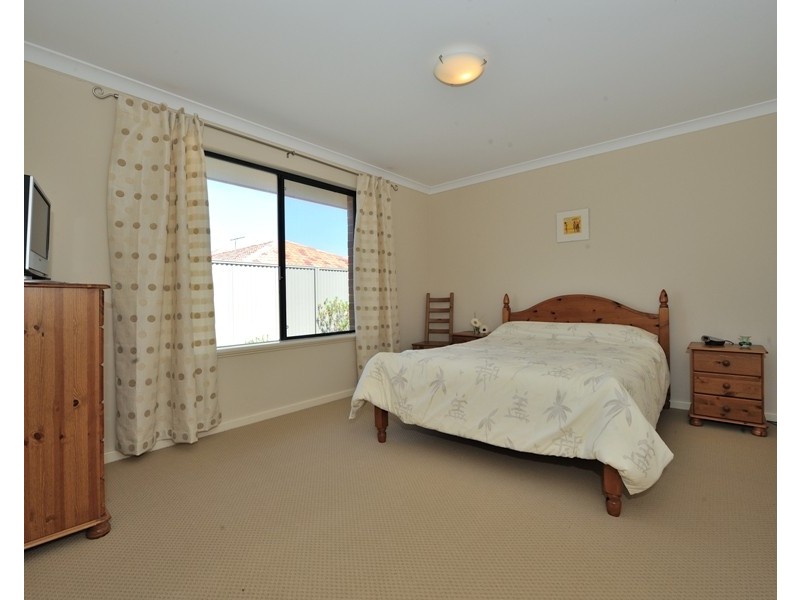 8 Oxenholme Way, Waikiki WA 6169