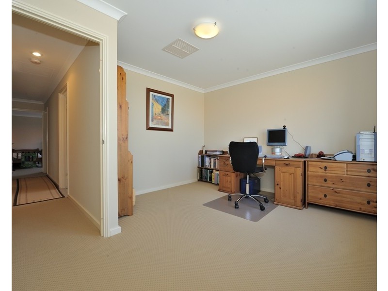 8 Oxenholme Way, Waikiki WA 6169