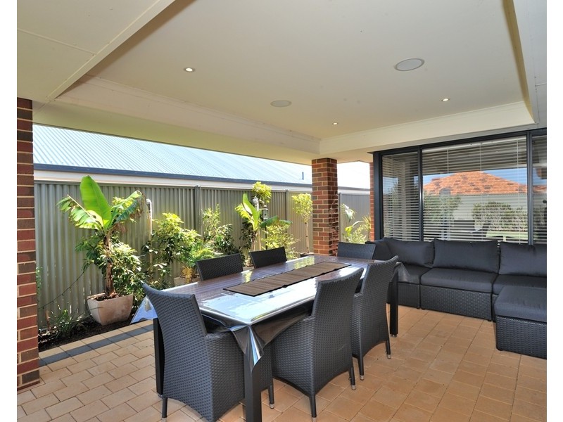 8 Oxenholme Way, Waikiki WA 6169