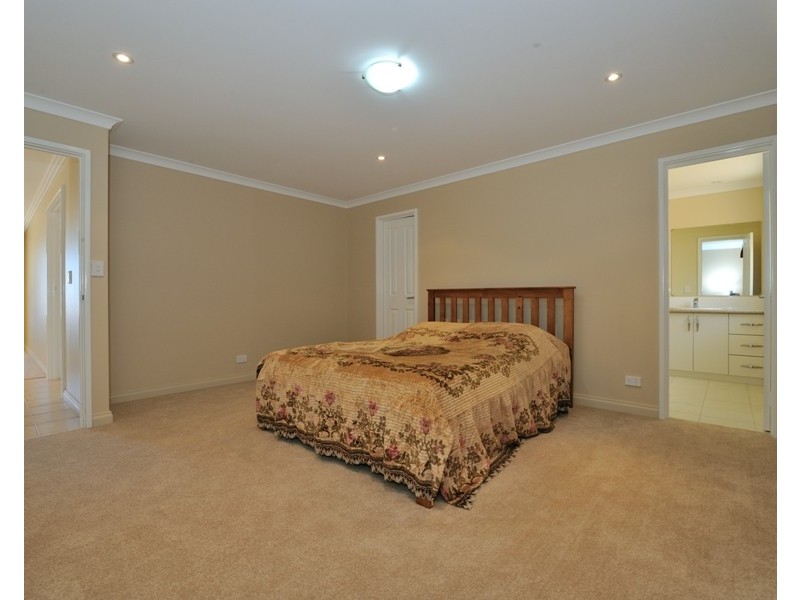 17 Lookout Vista, Singleton WA 6175