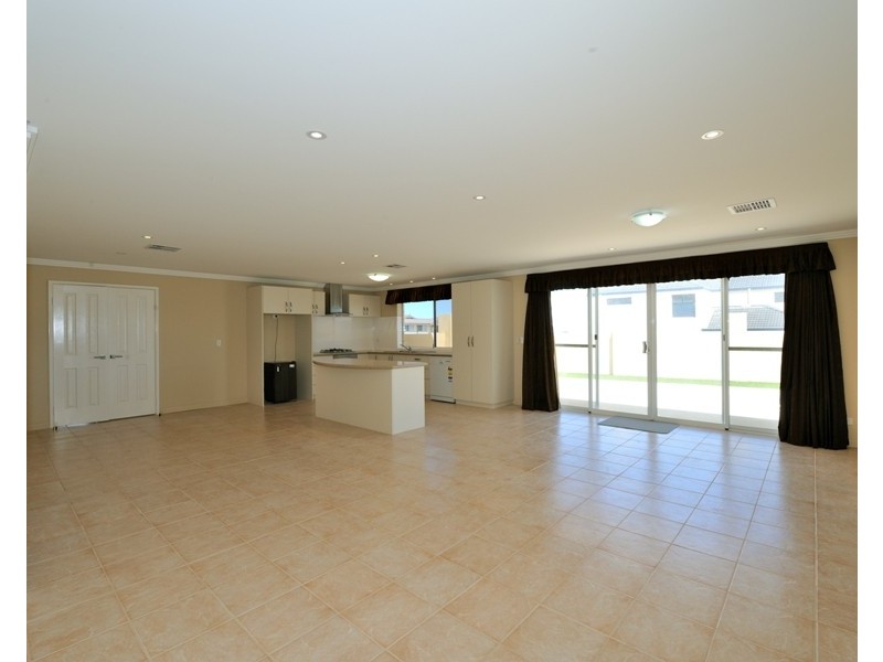 17 Lookout Vista, Singleton WA 6175