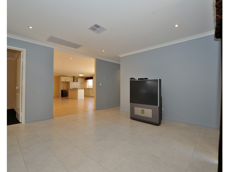 17 Lookout Vista, Singleton WA 6175