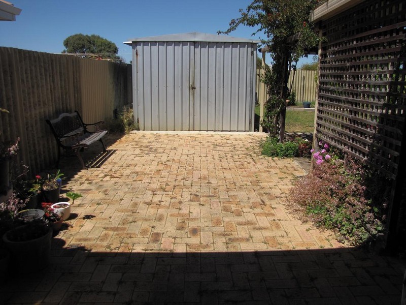 10 Woodlands Road, Golden Bay WA 6174