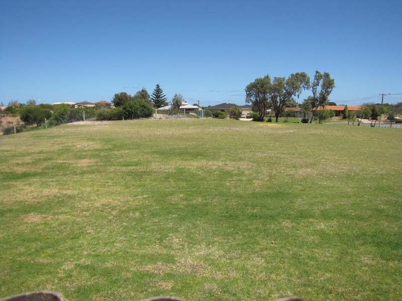 10 Woodlands Road, Golden Bay WA 6174