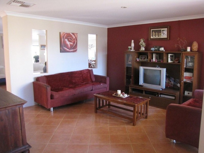 15 Pamplona Bvd, Port Kennedy WA 6172