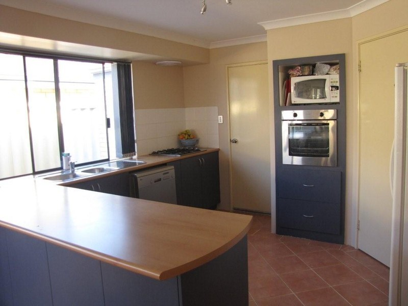 15 Pamplona Bvd, Port Kennedy WA 6172