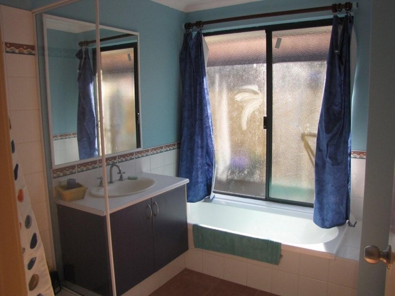 15 Pamplona Bvd, Port Kennedy WA 6172