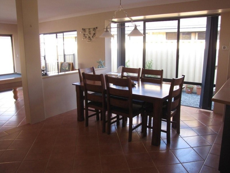 15 Pamplona Bvd, Port Kennedy WA 6172