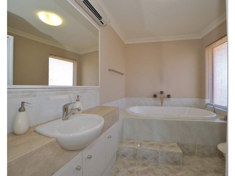 2 Ocean Point Close, Port Kennedy WA 6172