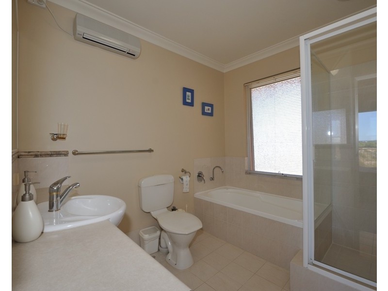 2 Ocean Point Close, Port Kennedy WA 6172