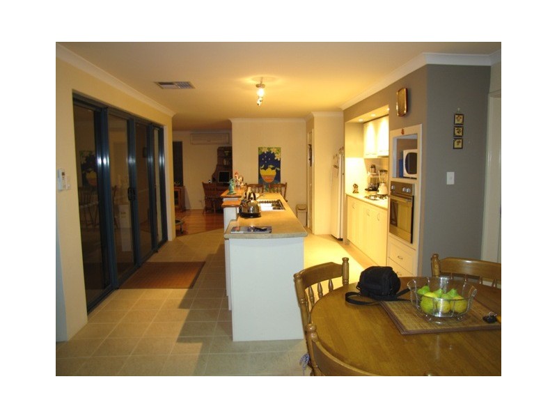 18 Heyerdahl Way, Dudley Park WA 6210