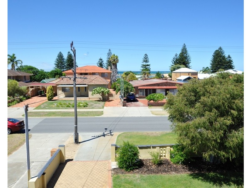 102 Penguin Road, Safety Bay WA 6169