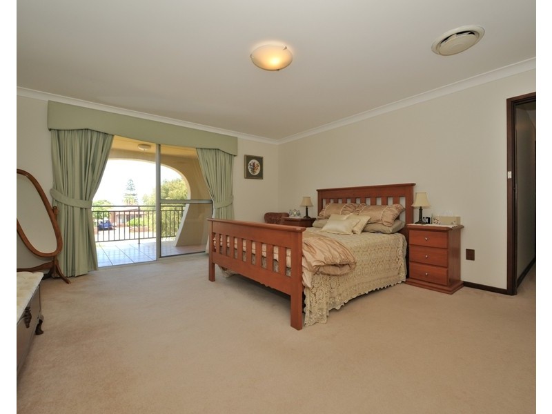 102 Penguin Road, Safety Bay WA 6169