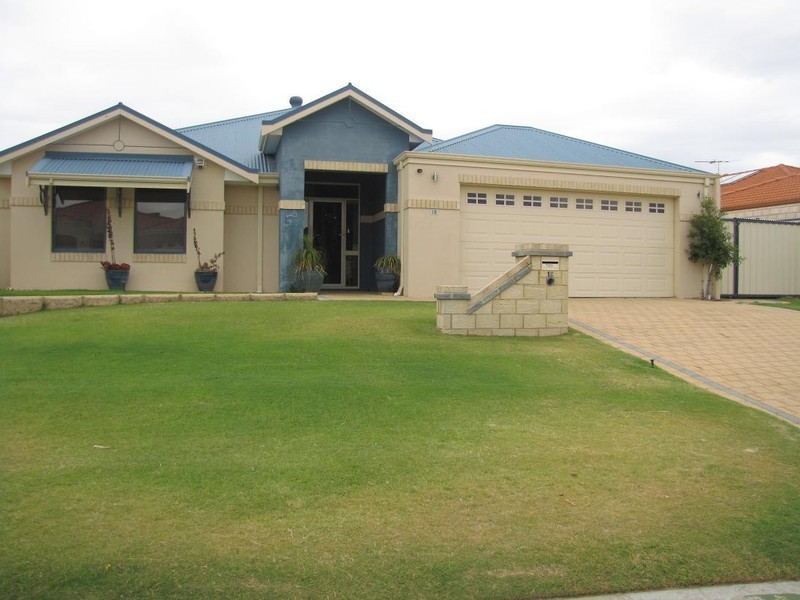18 Sainte Maxime Avenue, Port Kennedy WA 6172