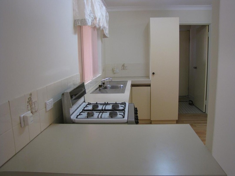 8/11 Louise Street, Rockingham WA 6168