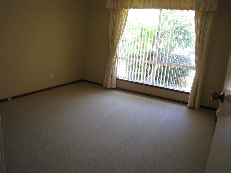 8/11 Louise Street, Rockingham WA 6168