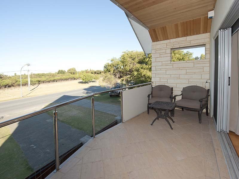 1/25 Victoria Street, Rockingham WA 6168