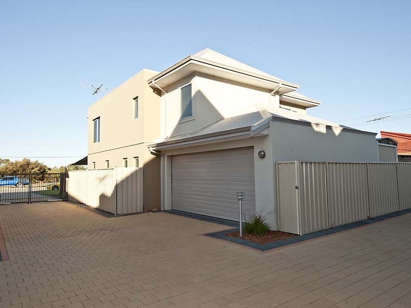 1/25 Victoria Street, Rockingham WA 6168