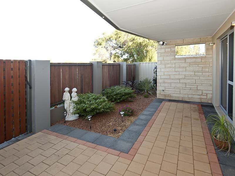 1/25 Victoria Street, Rockingham WA 6168