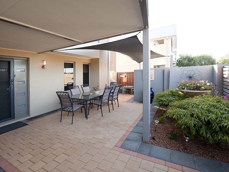 1/25 Victoria Street, Rockingham WA 6168