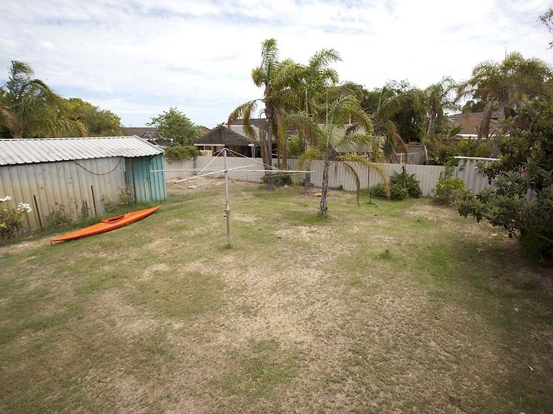 68 kurrajong Road, Safety Bay WA 6169