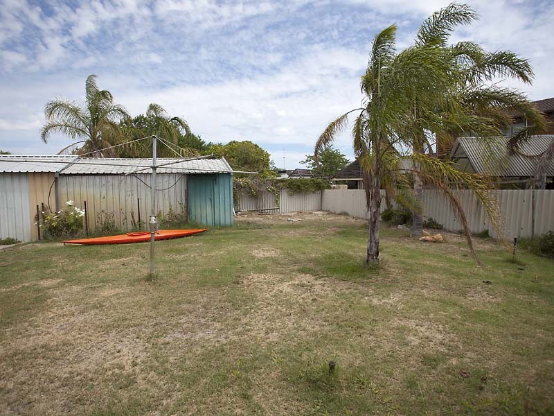 68 kurrajong Road, Safety Bay WA 6169