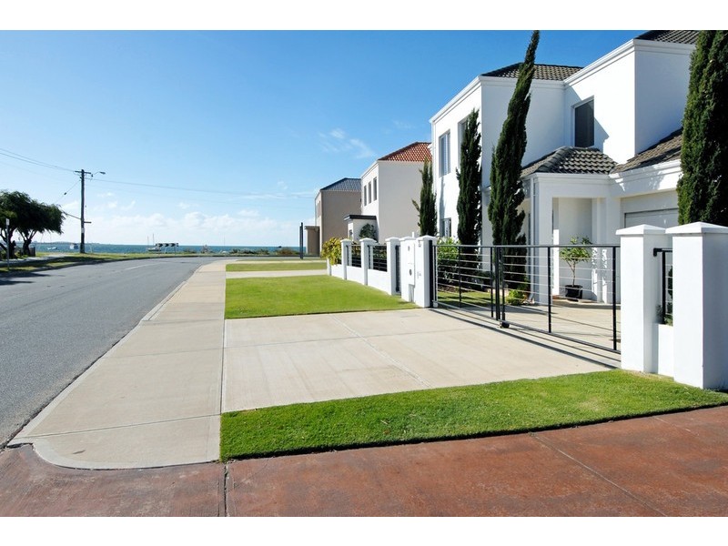 2B Hymus Street, Rockingham WA 6168