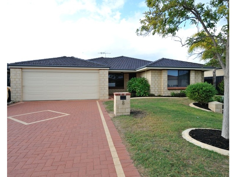 8 Trevino Drive, Port Kennedy WA 6172